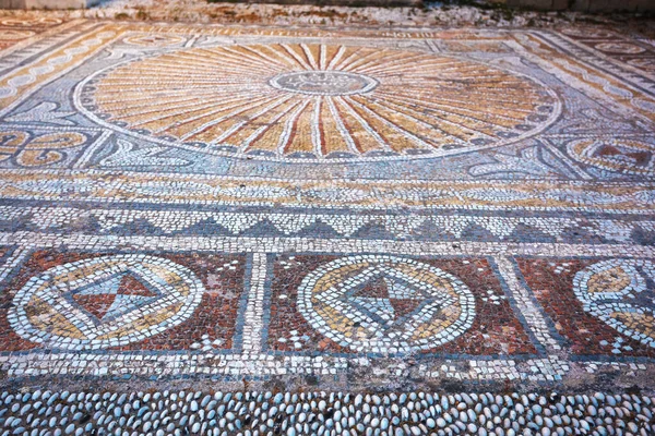 Mosaico no chão do Museu Arqueológico na cidade velha de Rodes, Grécia — Fotografia de Stock
