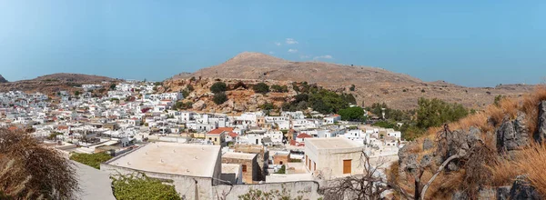 Vista da colina da cidade velha de Lindos, na Grécia. — Fotografia de Stock