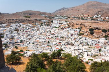 Yunanistan 'ın eski Lindos kentinin tepesinden manzara.