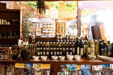 Yunanistan 'ın Rodos kentinde yerel ürünlerle alışveriş