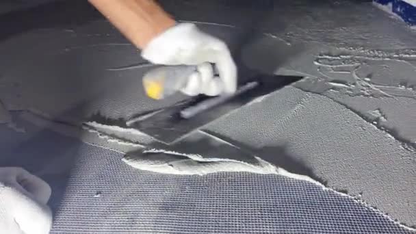 Applying a decorative microcement coating to the floor — Vídeos de Stock