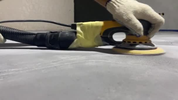 Szlifowanie podłogi do wykończenia dekoracyjnego mikrocementu — Wideo stockowe