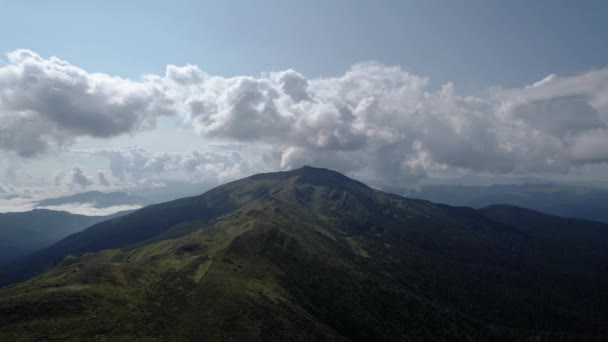 Panoramic aerial view of Chornohora Range and Mount Pop Ivan in Carpathians, Ukraine — Stockvideo