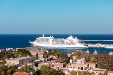 Yunanistan 'ın Rodos limanında yolcu gemisi