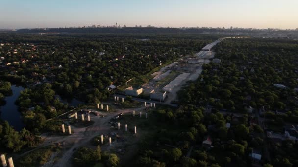 ウクライナのキエフにあるPodolsko-Voskresensky橋の空中写真 — ストック動画