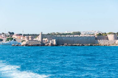 Yunanistan 'ın denizden Rodos kentinin panoramik manzarası