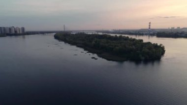 Darnitsky köprüsü Dinyeper Nehri üzerinde, Ukrayna, Kiev.