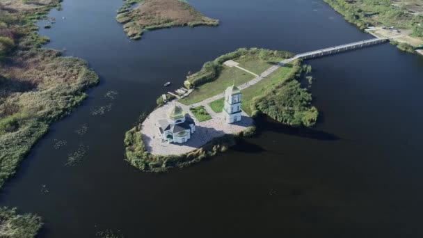 Aerial view of the Church of the Transfiguration of the Savior on an island in the middle of the Dnieper River, Ukraine — Αρχείο Βίντεο