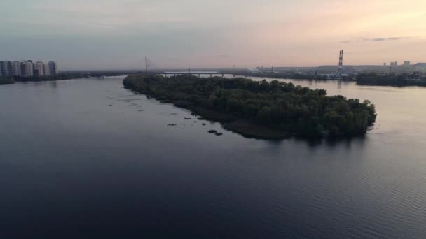 Darnitsky bridge over the Dnieper River, Ukraine, Kiev. — Vídeo de Stock