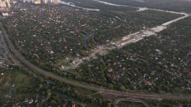 Aerial view of Podolsko-Voskresensky bridge in Kyiv, Ukraine — Stock video