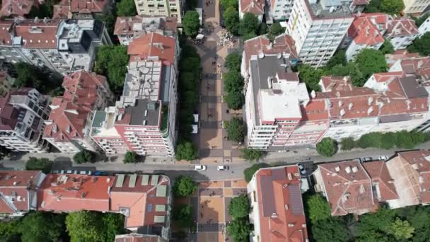 Boulevard Vitosha dans la ville de Sofia, Bulgarie. Vue aérienne de qualité 4k — Video