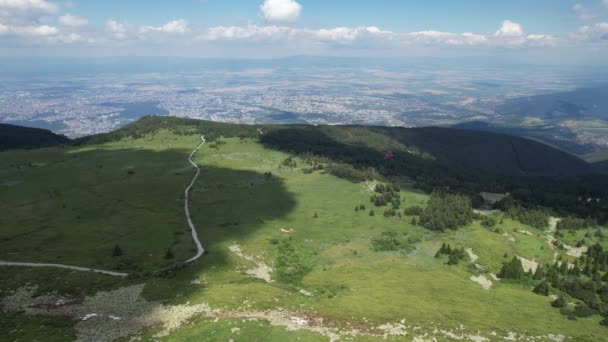 ブルガリアのソフィア付近 ヴィトシャ山の空中展望 4Kビデオ映像 — ストック動画
