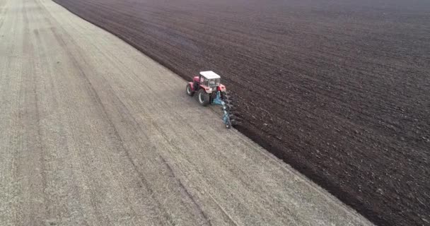 Agricultural Red Small Tractor Field Plowing System Plowing Ground Cultivated — Vídeos de Stock