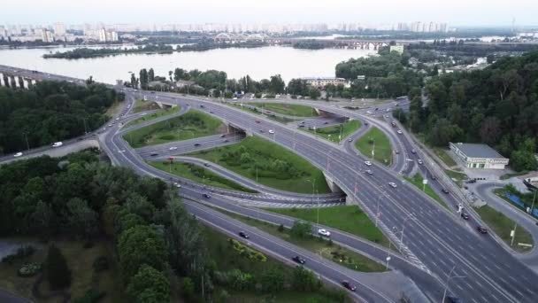 Puente Paton Kiev Por Noche Con Luces Coches Que Mueven — Vídeo de stock