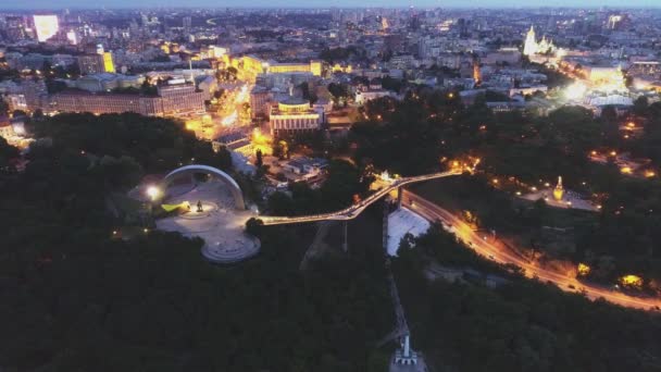 Letecký Pohled Most Pěšího Skla Kyjevě Spojující Dva Parky Volodymyrska — Stock video