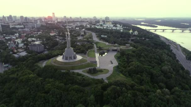 Akşamları Ukrayna Daki Anıt Caddelerin Aydınlatılmasıyla Anavatan Kalitesinde Gece Videoları — Stok video