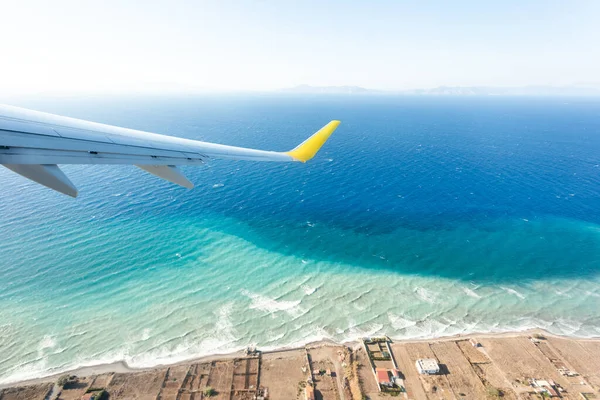 View Window Plane Sea Takeoff Mountains Neighboring Island Background Island — Stock Photo, Image