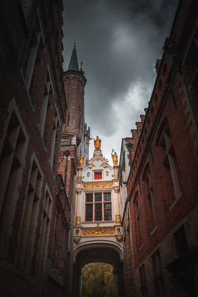 Ayuntamiento Brujas Bélgica Puente Entre Ayuntamiento Brujas Oficina Corte Vieja — Foto de Stock