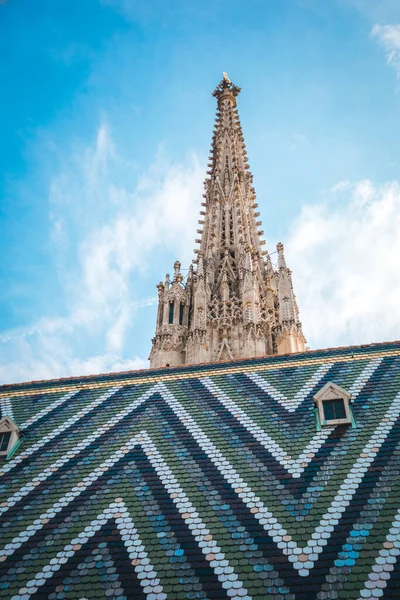 Beautiful Ornament Famous Stephens Cathedral Colored Tiles Small Windows Stefansplatz —  Fotos de Stock