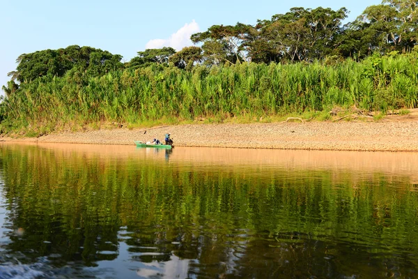 peru ormanlarda tekne