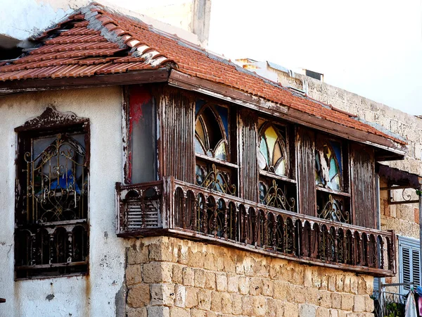 Altes Haus Akko Mit Glasfenstern Und Geschnitzten Geländern Und Fenstern — Stockfoto