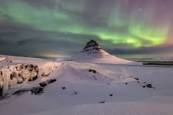 Spektakuläre Fotos Der Natur Islands Mit Nordlichtern Schnee Wasserfällen Gefrorenen — Stockfoto