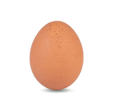 Beyaz arkaplanda izole edilmiş tavuk yumurtası.