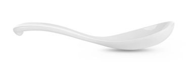 Beyaz zemin üzerindeki çorba için boş seramik kaşık.