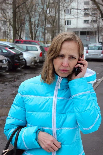 Cep Telefonu Konuşan Kadın