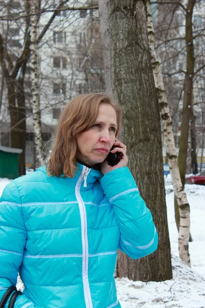 Cep Telefonu Konuşan Kadın