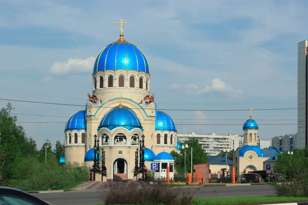 Tempel van de Heilige Drievuldigheid in de walnoot borisov — Stockfoto