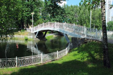 parkta Nehri Köprüsü