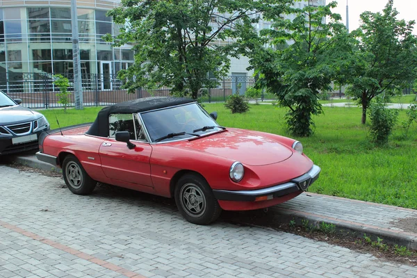 Retro araba alfa romeo spider 