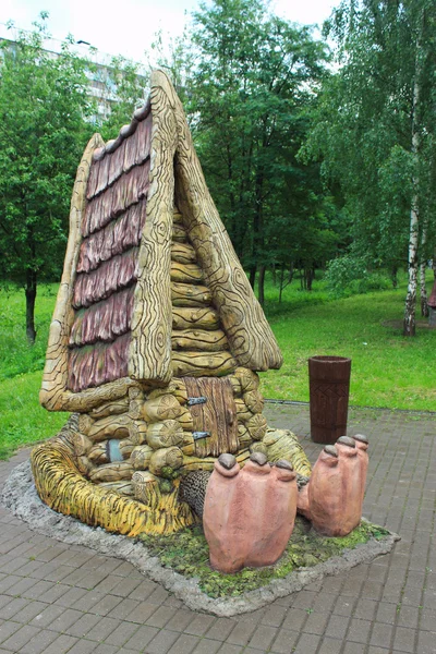 Sculptuur "de hut". Moskou — Stockfoto