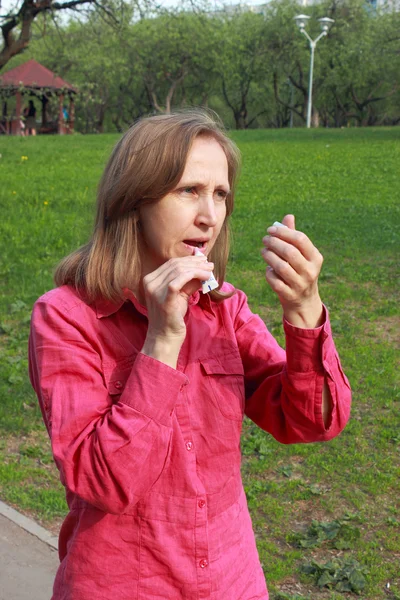 Vrouw lippen tinten — Stockfoto