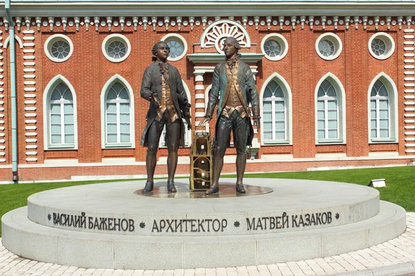 瓦西里 · 巴热诺夫和马特维卡扎科夫的纪念碑。莫斯科. — 图库照片