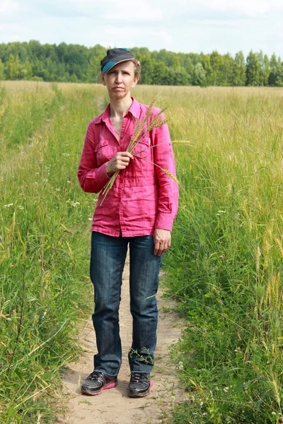 Une femme avec des oreilles de seigle — Photo