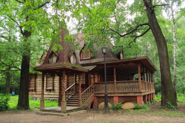 güzel bir ahşap ev