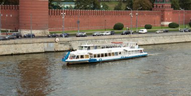 deniz otobüsü, kremlin tarafından Moskova Nehri üzerinde seyahat. mosc