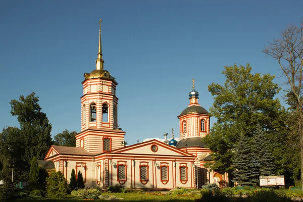Храм Воздвижения Святого Креста в Альтуфево. Москва , — стоковое фото