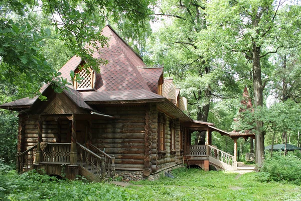 güzel bir ahşap ev