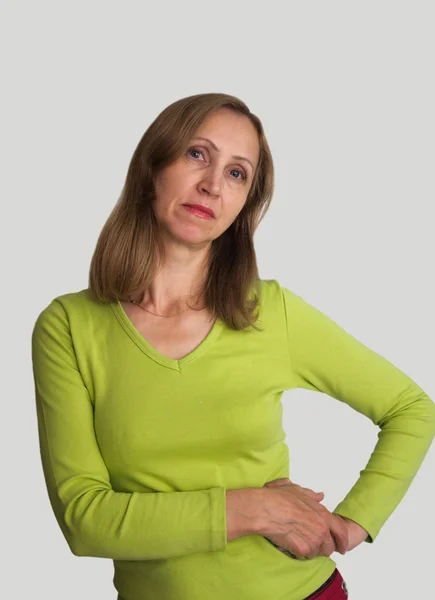 Женщина в зеленой блузке — стоковое фото