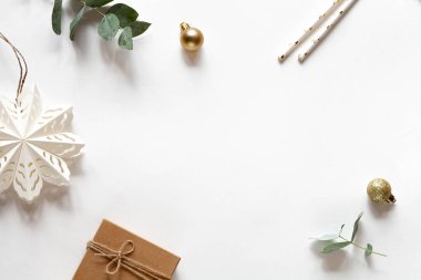Beyaz Noel arkaplanı, Noel dekoru, düz yatış