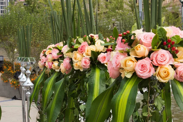Hermoso arreglo de flores de boda —  Fotos de Stock