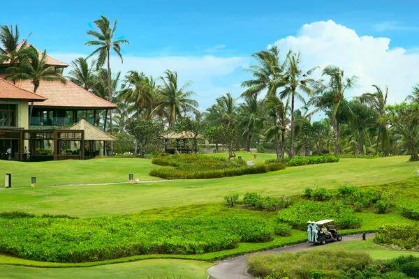 Golfbanan i luxury resort — Stockfoto