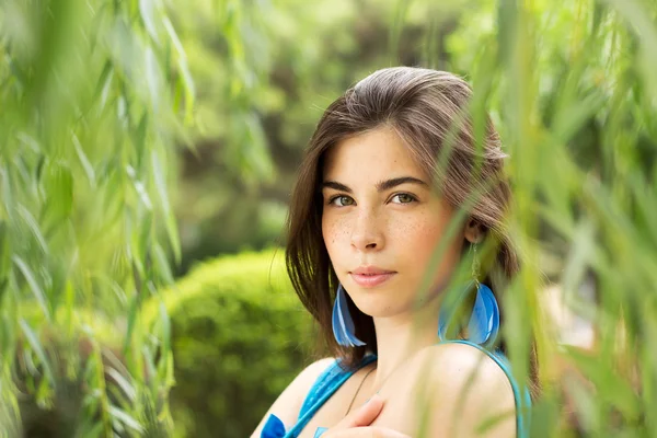 Beautiful woman in green nature park with willows — Stock Photo, Image