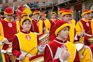 siena içinde geçit töreni