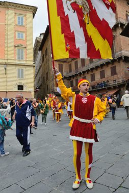 siena içinde geçit töreni