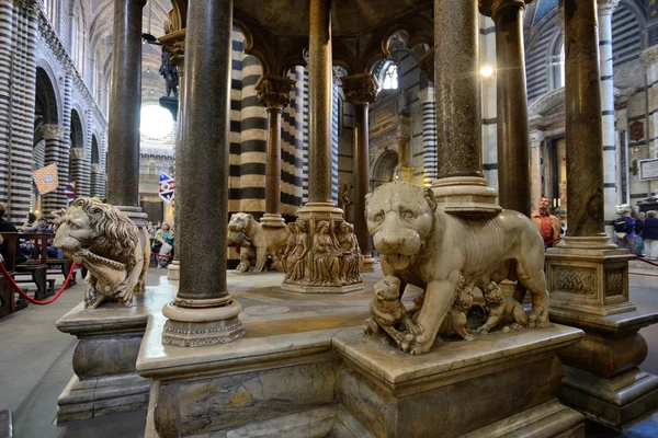 Interni del Duomo di Siena — Foto Stock