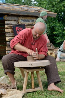 insanlar bir sürahi yapmak